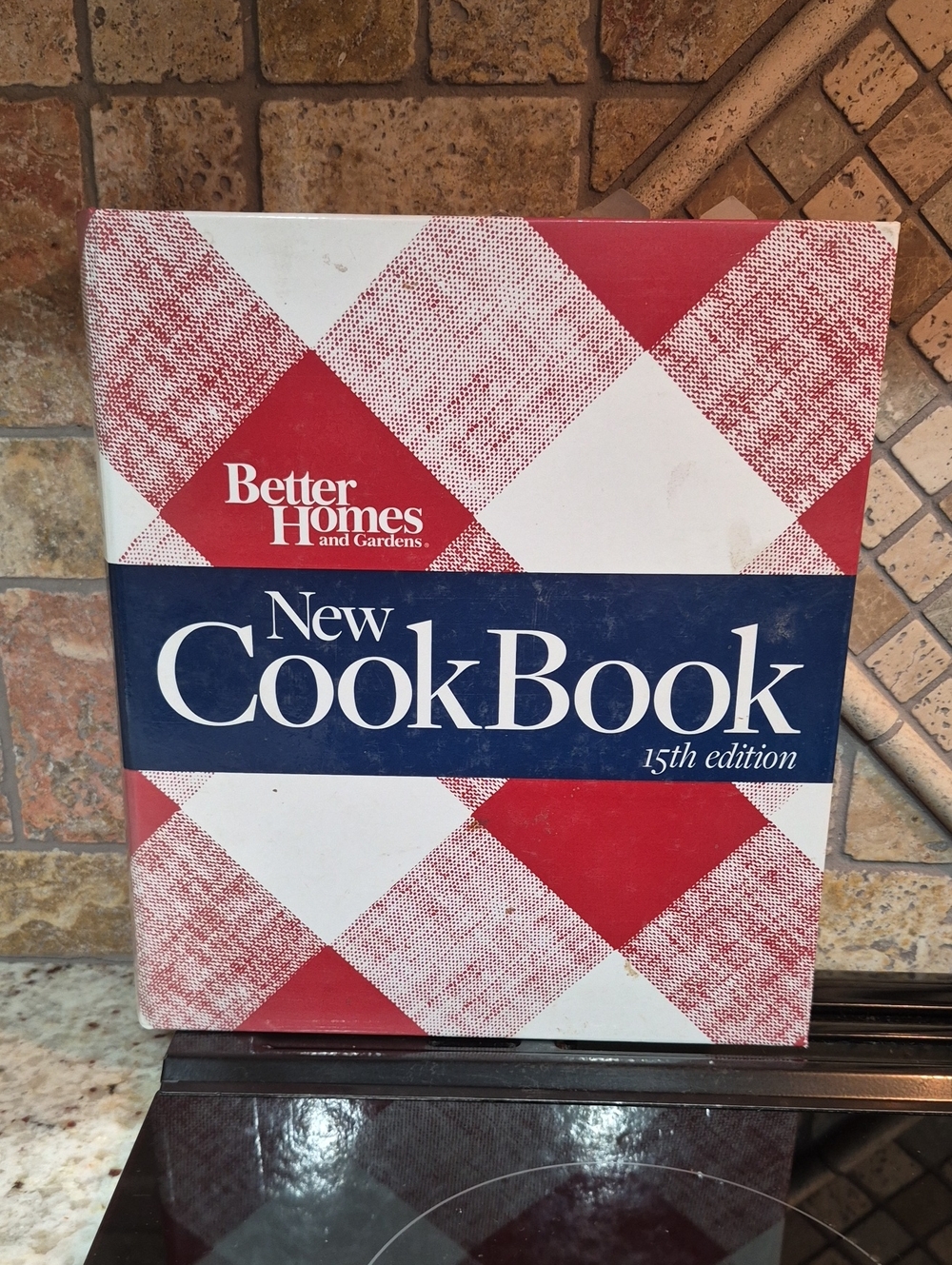 Better Homes And Gardens Red & White New CookBook - 15th Edition